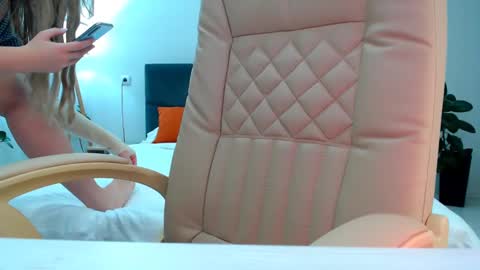 petitefleurx online show from December 3, 2:34 am