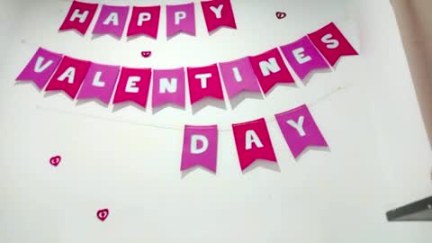 danna online show from February 3, 5:18 am