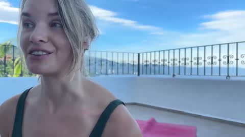 PHOENIX TAYLOR online show from October 7, 3:05 pm