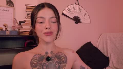 phoenixx_x online show from June 3, 2:33 pm