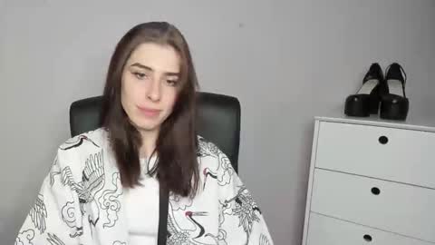 P I A online show from October 19, 6:37 am