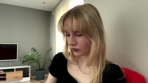 Kristie online show from June 16, 11:39 pm