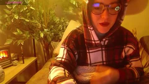 PilloGoddess online show from December 15, 5:12 am