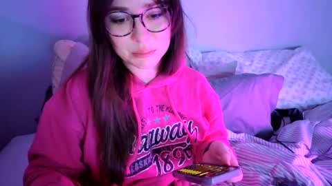 PilloGoddess online show from July 26, 9:28 am