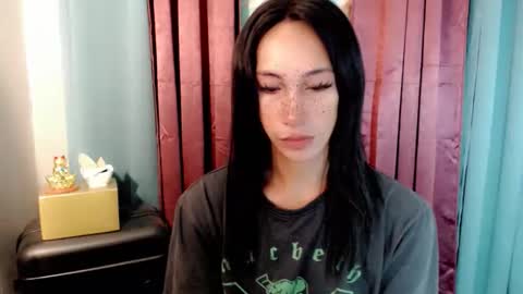 lucyLove online show from December 16, 7:03 am