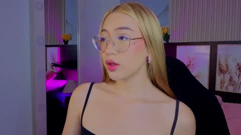 pink_as online show from September 16, 9:56 pm