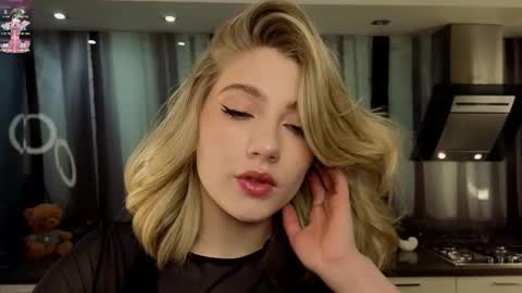 Adele online show from February 19, 10:23 am