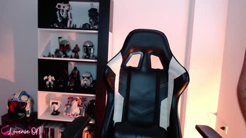 Emily online show from February 5, 8:57 pm