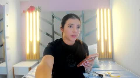 pinkpalacecol online show from January 8, 4:33 pm