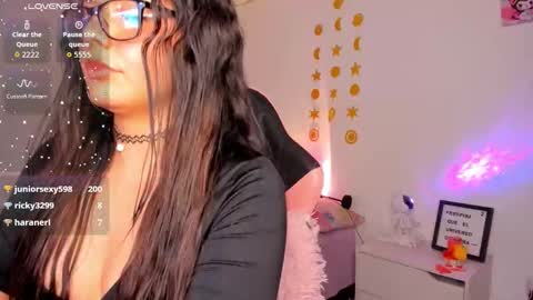 Sarah .. online show from December 1, 1:09 am