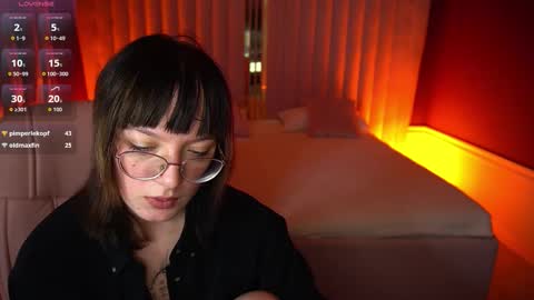 pixiepeachh online show from October 17, 3:15 pm