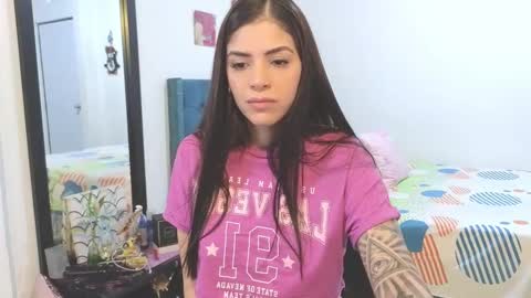 Angie Henao online show from December 14, 3:36 pm