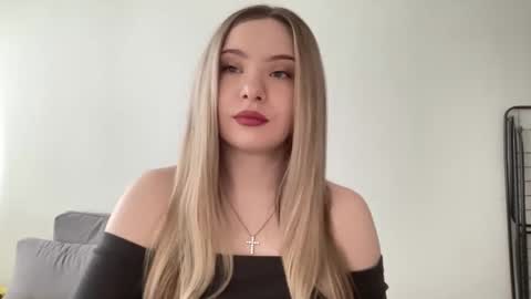 polishangel222 online show from March 20, 10:20 am