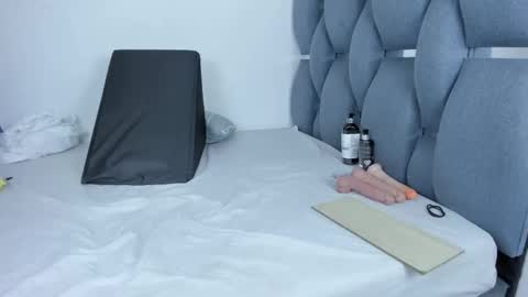 poutyseleny online show from November 10, 1:28 pm