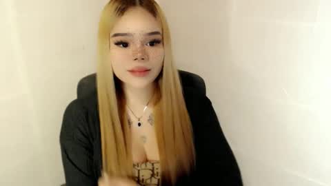 MAXXINE online show from December 21, 9:13 am