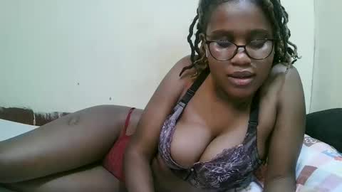 pretty_mellan online show from February 18, 10:25 pm