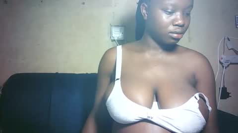 pretty_milan online show from February 24, 1:43 pm