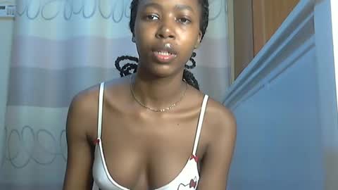 pretty_petite24 online show from December 14, 5:07 am