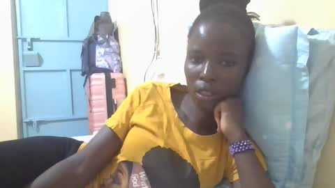 pretty_petite_ebony online show from February 15, 8:34 pm
