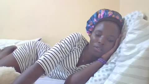 pretty_petite_ebony online show from January 12, 5:33 pm