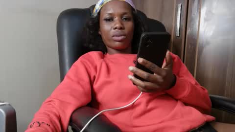 Vee online show from November 11, 1:01 am