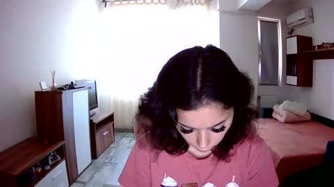 prettyjulliette online show from September 28, 10:31 am