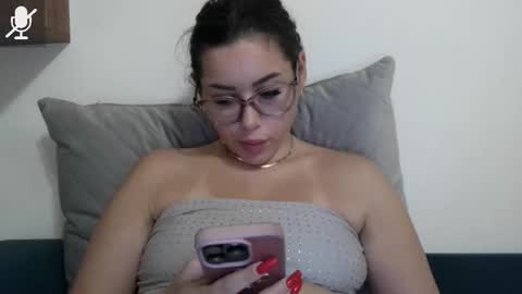 prettyjulliette online show from November 17, 4:51 pm