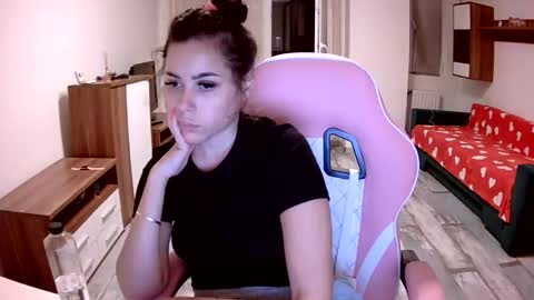 prettyjulliette online show from September 24, 6:40 pm