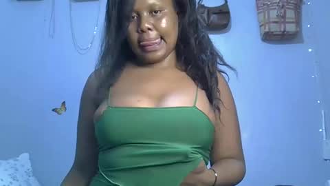 prettymel_ online show from November 13, 10:09 pm