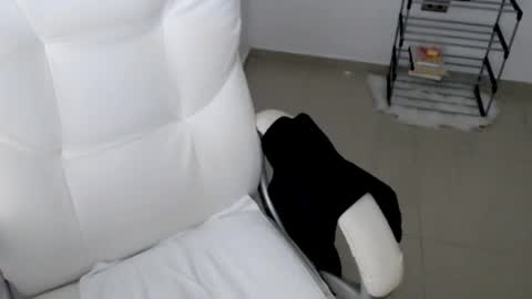 valery dollx online show from February 26, 10:00 pm