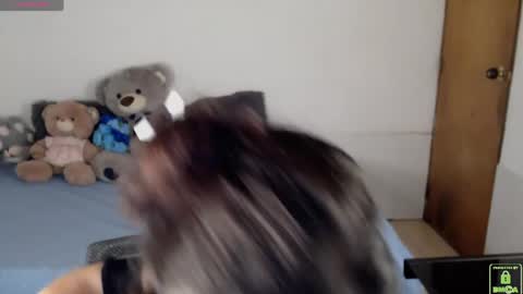 An online show from March 31, 10:32 pm