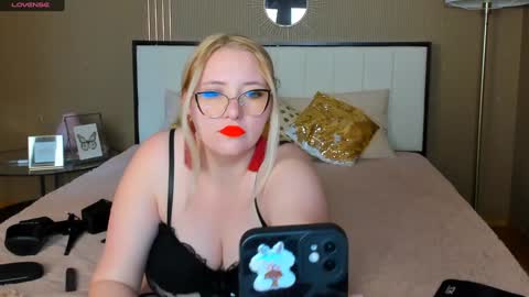 puffybun online show from January 31, 9:05 am