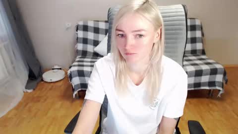 Polly online show from February 28, 3:28 am