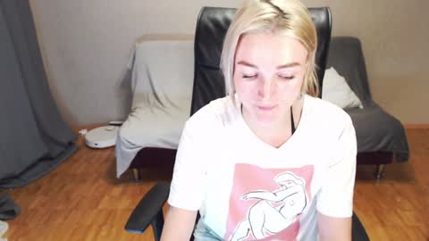 Polly online show from December 14, 2:42 pm