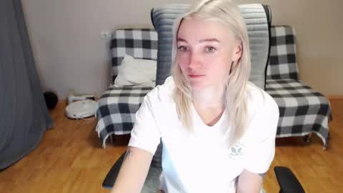 Polly online show from February 8, 4:27 am