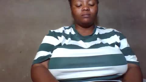 queen2302 online show from April 11, 6:55 pm