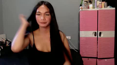 queen_ara21 online show from May 18, 6:08 am