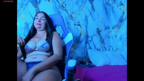 queen_megan94 online show from June 2, 7:37 pm