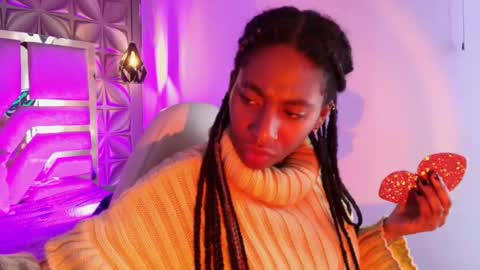   online show from March 4, 12:12 pm