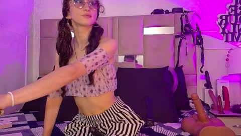 QUEENJEENN online show from February 8, 4:49 am