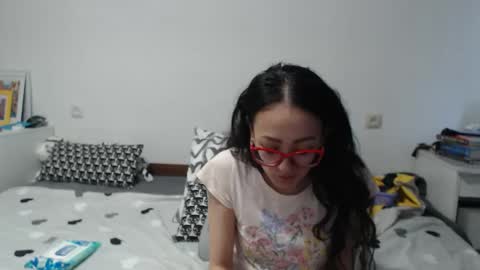 queensofiaqueen online show from April 18, 7:00 am