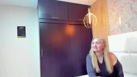 queenstarhyl online show from February 21, 6:47 am