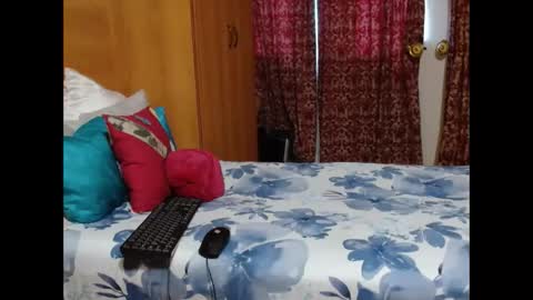 queenteex6999 online show from September 30, 2:22 pm