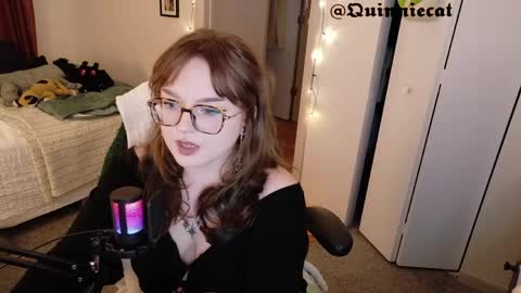 Quinn online show from June 3, 1:50 am