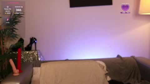 Nova Hollis online show from November 19, 5:07 am