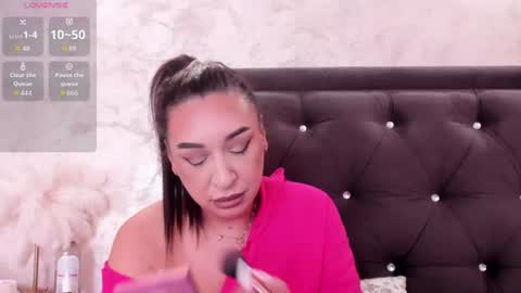 raelledarkstar online show from June 19, 8:07 am