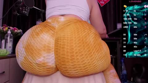 Laura online show from January 10, 2:46 am