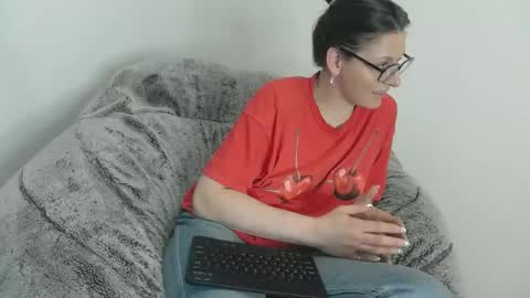    RAMONA Q   online show from April 20, 6:38 am