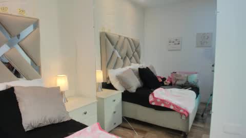 Raquel Moore  online show from November 22, 2:09 pm