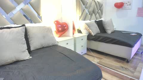 Raquel Moore  online show from February 20, 12:18 pm